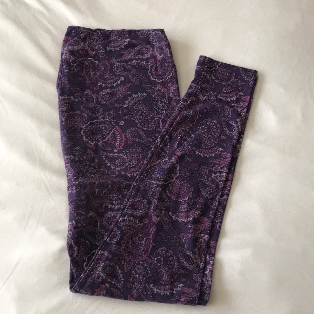 Beautiful Purple Paisley Lularoe leggings